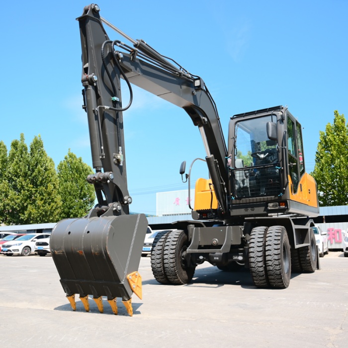 Pelle sur pneus de 7,5 tonnes