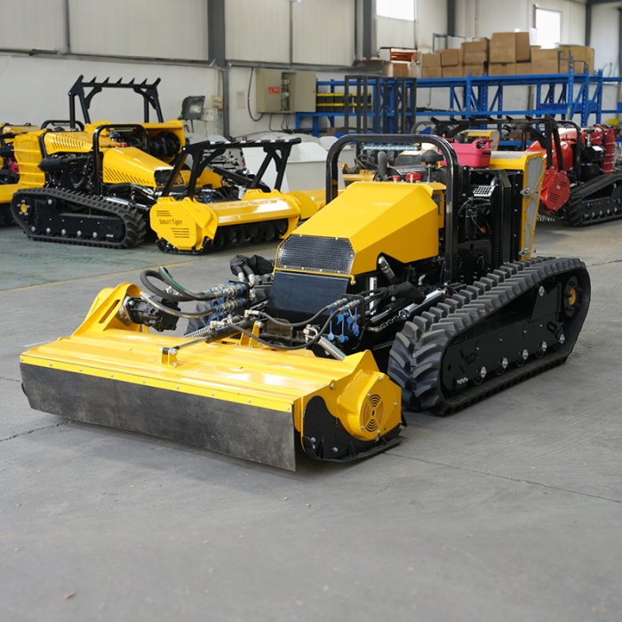 Crawler type remote-controlled hydraulic platform lawn mower