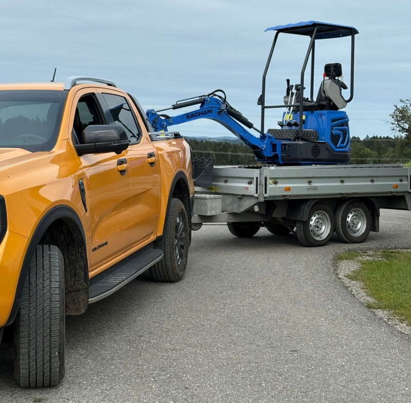 This mini excavator is very easy to transport.