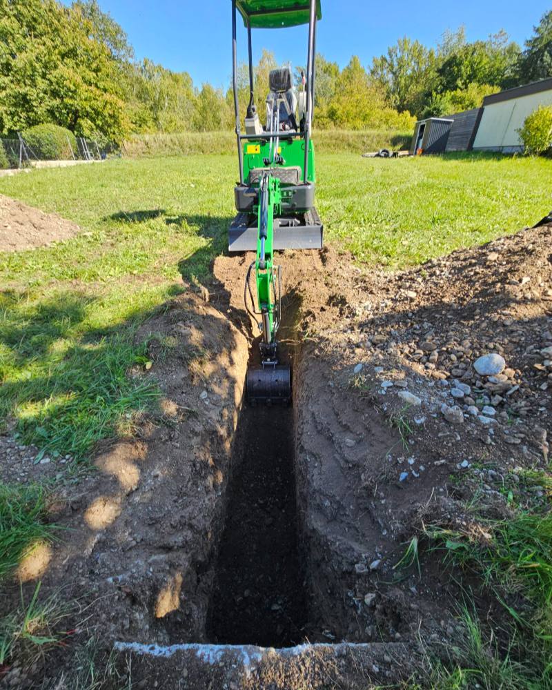 The customer uses this mini excavator to dig trenches.
