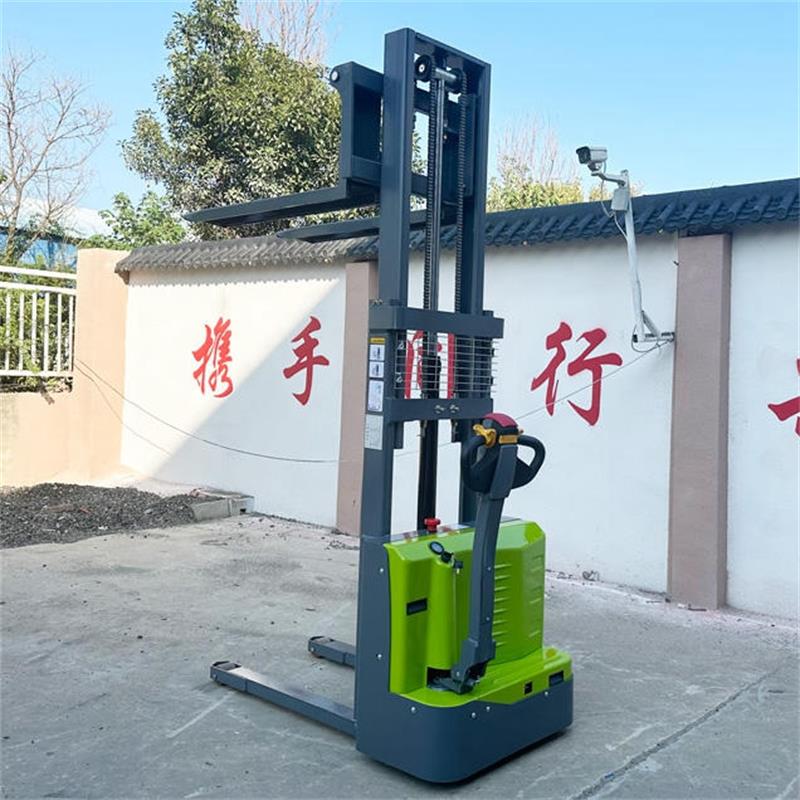 2000kg Electric Stacker