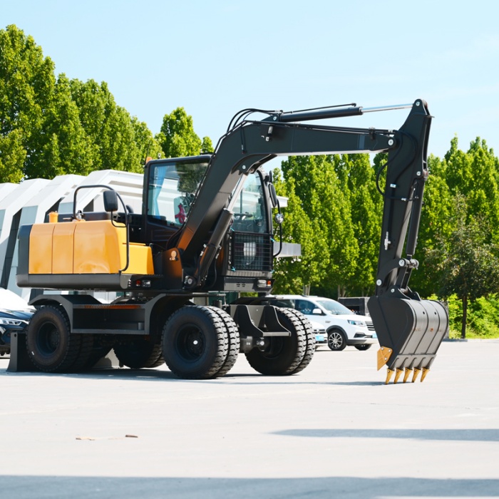 Pelle sur pneus de 7,5 tonnes