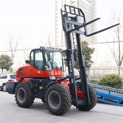 Carrello elevatore fuoristrada da 5 tonnellate
